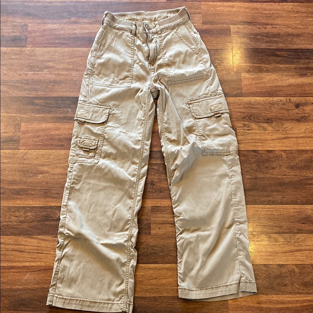 American Eagle wide leg cargo khakis